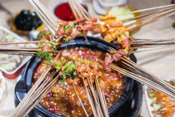 臻巴适小郡肝串串香